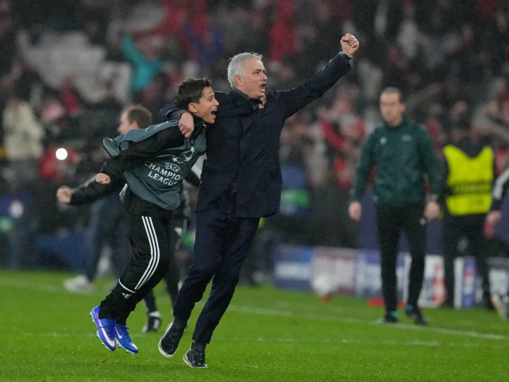 Mourinho’s Benfica drag Real Madrid with them to Champions League playoffs Mourinho’s Benfica drag Real Madrid with them to Champions League playoffs
