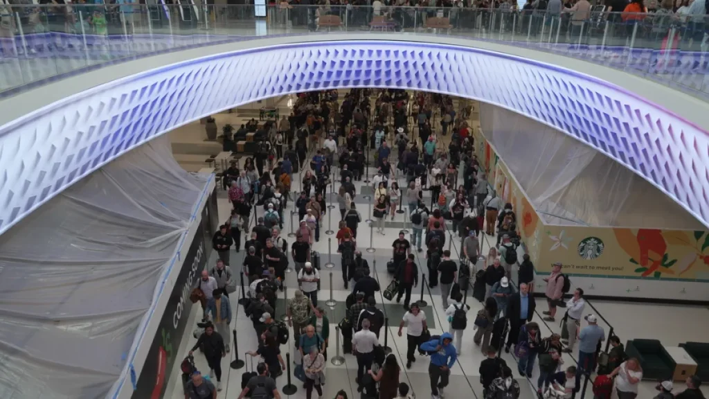 Long lines, unpaid TSA workers: Experts say US air travel system in crisis