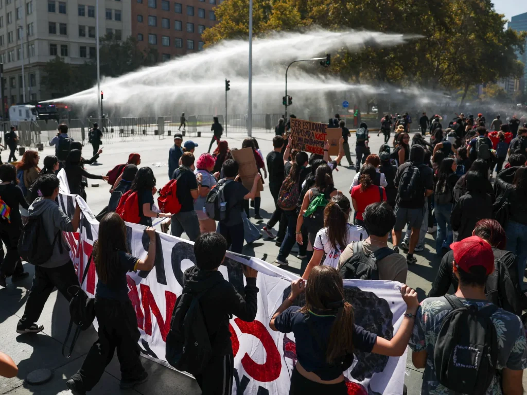 Police fire water cannons at Chile student protest | Protests