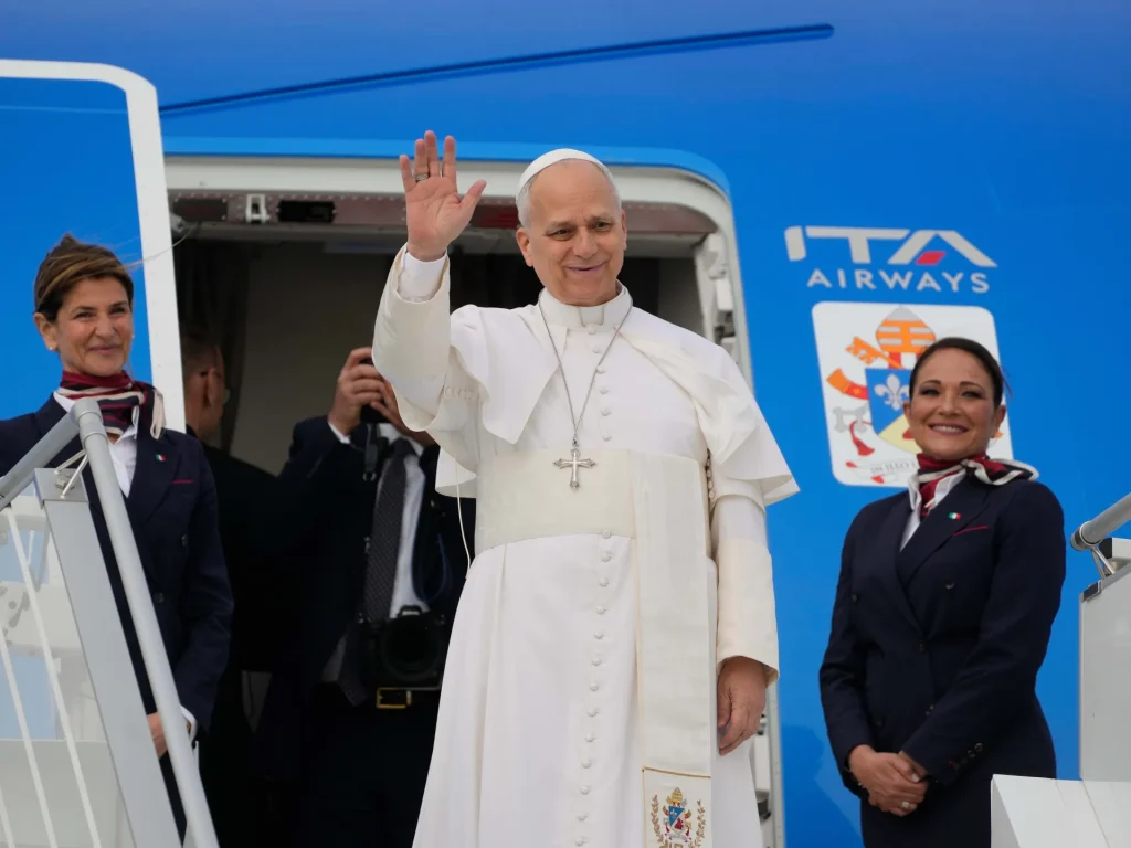 Trump doubles down in Pope feud, refuses to apologise | Donald Trump